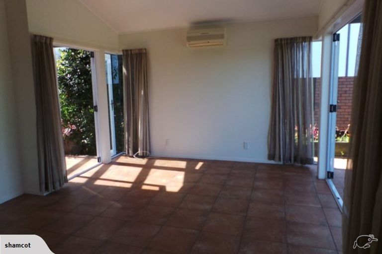 Photo of property in 42 Glenfern Road, Mellons Bay, Auckland, 2014