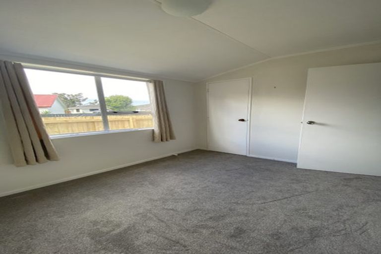 Photo of property in 37 Seaward Place, Wattle Downs, Auckland, 2103