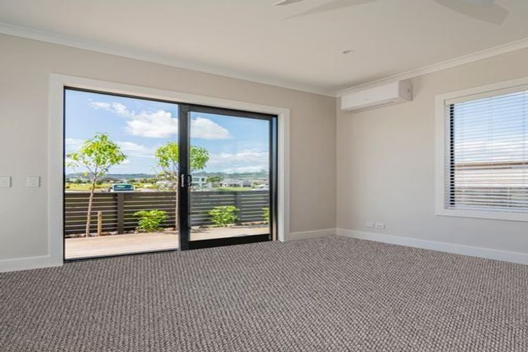 Photo of property in 16 Awatea Drive, Whitianga, 3510