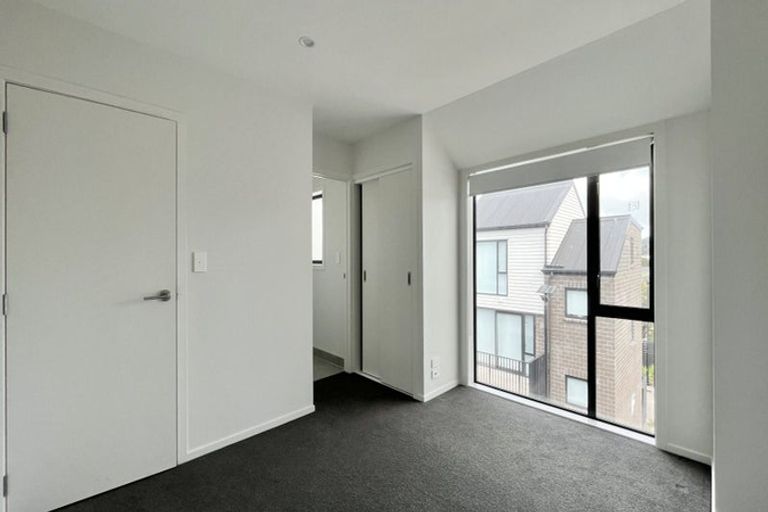 Photo of property in 7/1 Fruitvale Road, New Lynn, Auckland, 0600