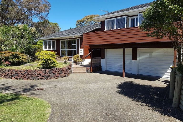 Photo of property in 2/10 Ondine Place, Glenfield, Auckland, 0629