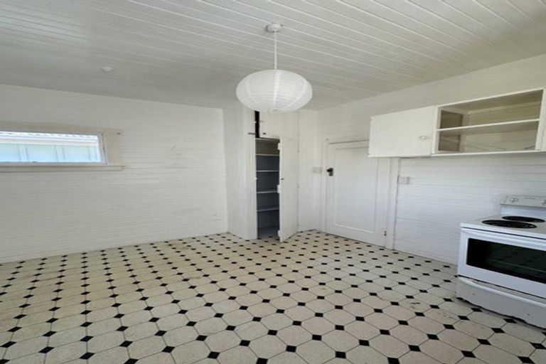 Photo of property in 75 Apu Crescent, Lyall Bay, Wellington, 6022