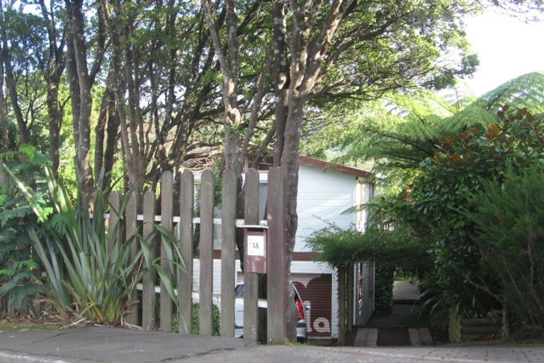 Photo of property in 1a Maungaraki Road, Korokoro, Lower Hutt, 5012