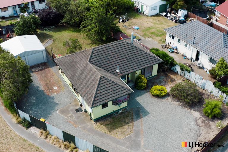 Photo of property in 15 Merrington Crescent, Aranui, Christchurch, 8061