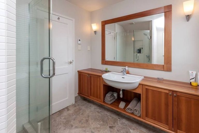 Photo of property in 8 Lynton Road, Bucklands Beach, Auckland, 2012