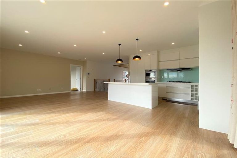 Photo of property in 11a Bank Street, Hillcrest, Auckland, 0627