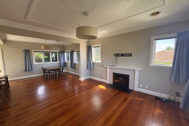 Photo of property in 24 Highbury Crescent, Highbury, Wellington, 6012