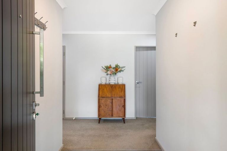 Photo of property in 47 Geneva Terrace, Kelvin Grove, Palmerston North, 4414