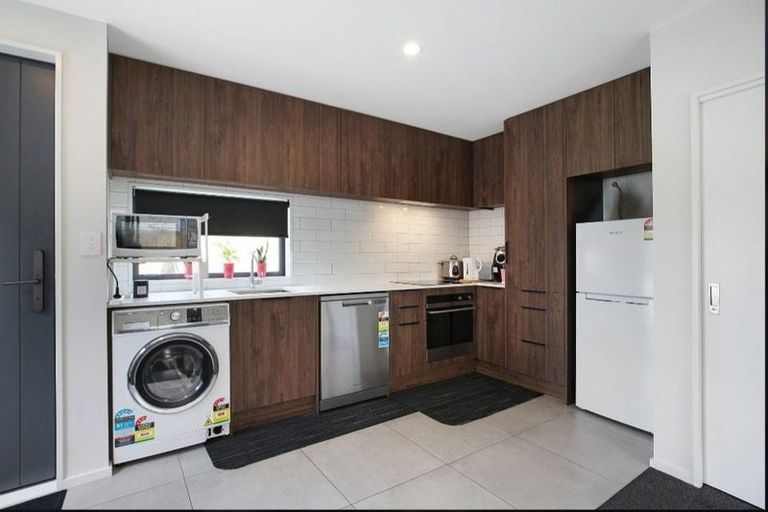 Photo of property in 2/135 Hills Road, Edgeware, Christchurch, 8013