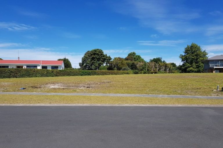 Photo of property in 19 Karoro Road, One Tree Point, 0118