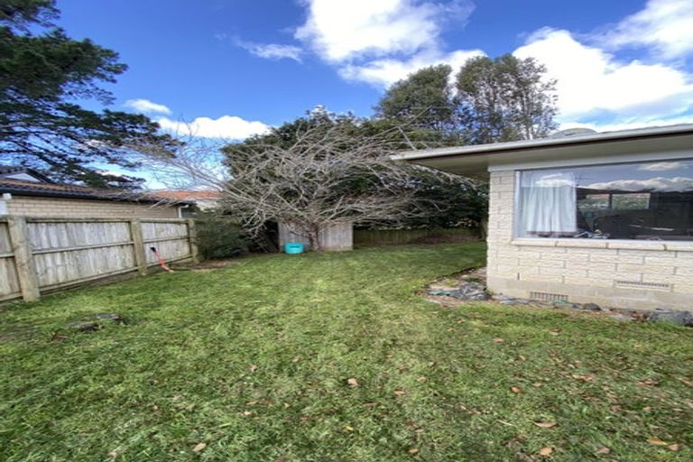 Photo of property in 2/18 Mirrabooka Avenue, Botany Downs, Auckland, 2010