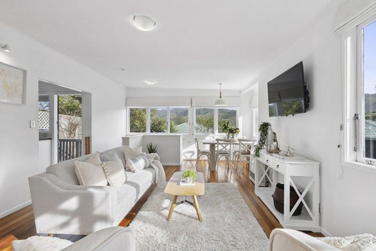 Photo of property in 142 The Ridgeway, Mornington, Wellington, 6021