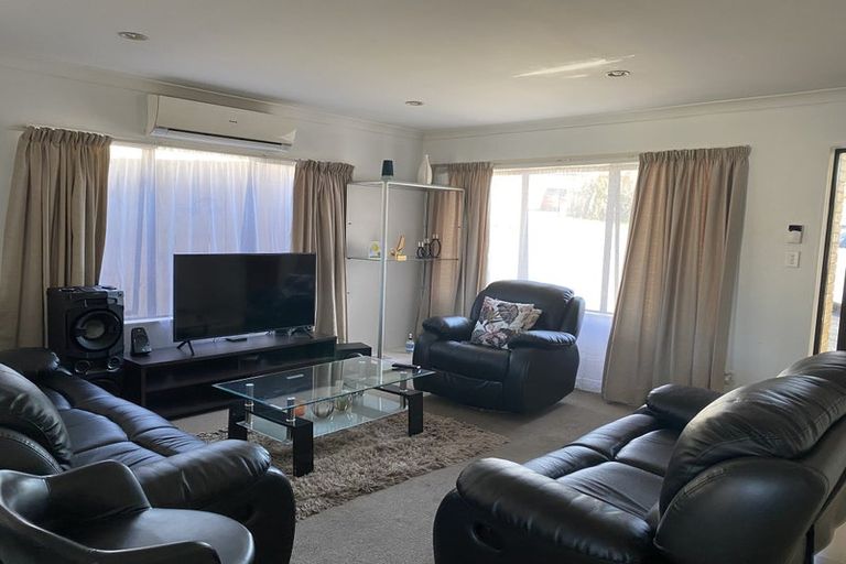 Photo of property in 5a Cartmel Avenue, Massey, Auckland, 0614