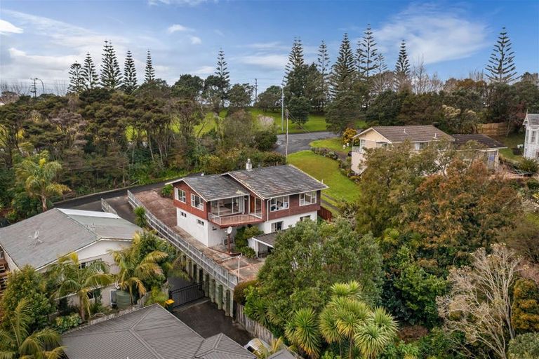 Photo of property in 358 Glenfield Road, Glenfield, Auckland, 0629