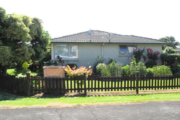 Photo of property in 66 Kiwi Esplanade, Mangere Bridge, Auckland, 2022