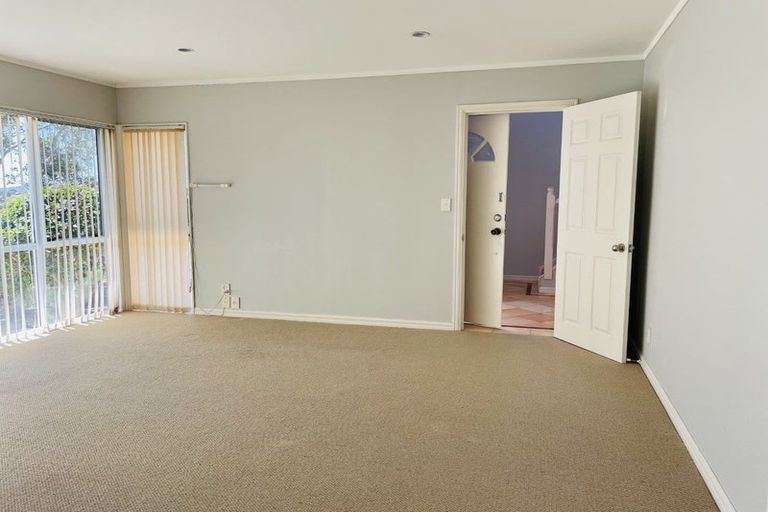 Photo of property in 7 Anure Place, Highland Park, Auckland, 2010