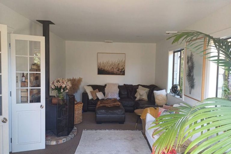 Photo of property in 1194 Scenic Drive North, Swanson, Auckland, 0816