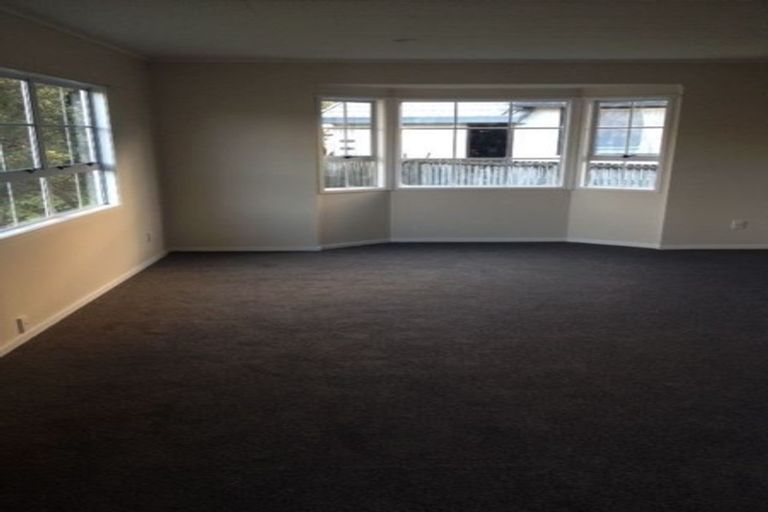 Photo of property in 35 Barbados Drive, Unsworth Heights, Auckland, 0632