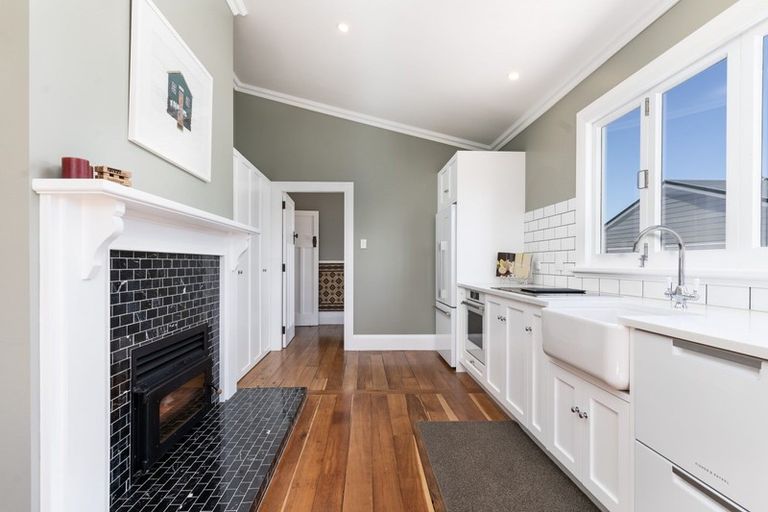 Photo of property in 260-262 High Street North, Carterton, 5713