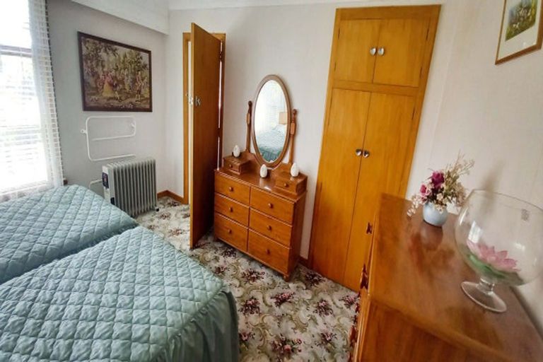 Photo of property in 1 Morton Street, Tuatapere, 9620