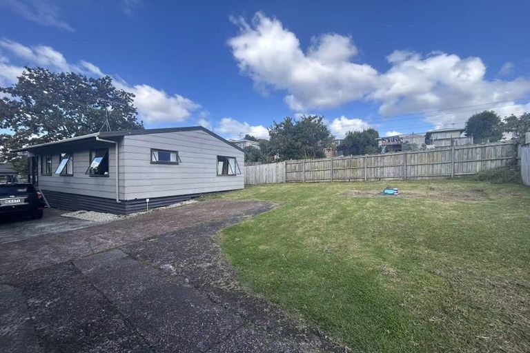 Photo of property in 1/21 Lowtherhurst Road, Massey, Auckland, 0614