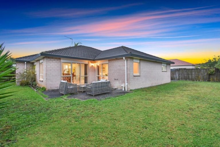 Photo of property in 14 Brosna Place, East Tamaki, Auckland, 2016