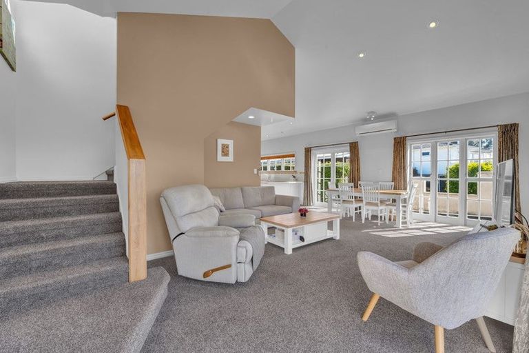 Photo of property in 66 Yeovil Road, Te Atatu Peninsula, Auckland, 0610