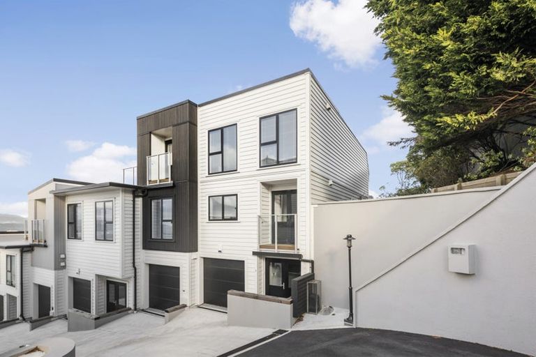 Photo of property in 1/25 Thane Road, Roseneath, Wellington, 6011