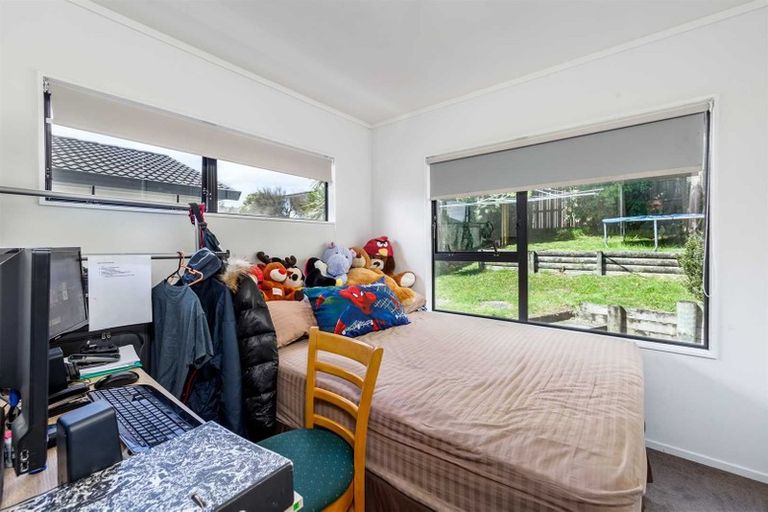 Photo of property in 2/20 Barbados Drive, Unsworth Heights, Auckland, 0632