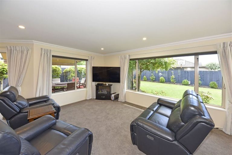 Photo of property in 53 Skyedale Drive, Harewood, Christchurch, 8051