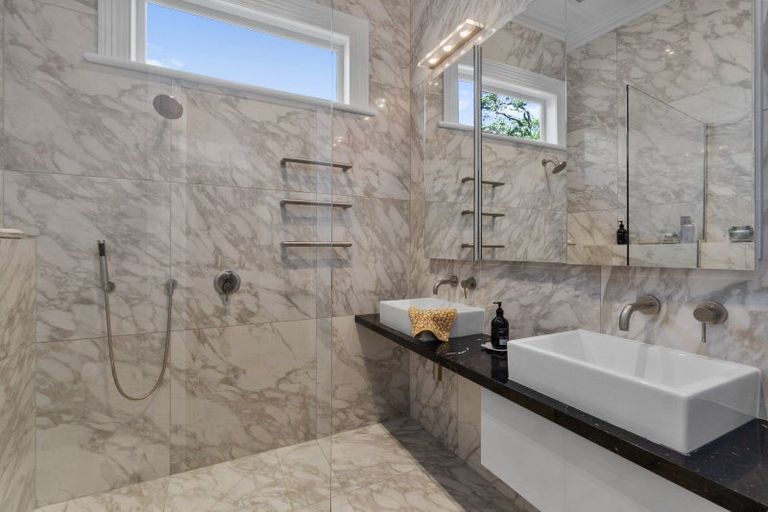 Photo of property in 58 Stanley Point Road, Stanley Point, Auckland, 0624