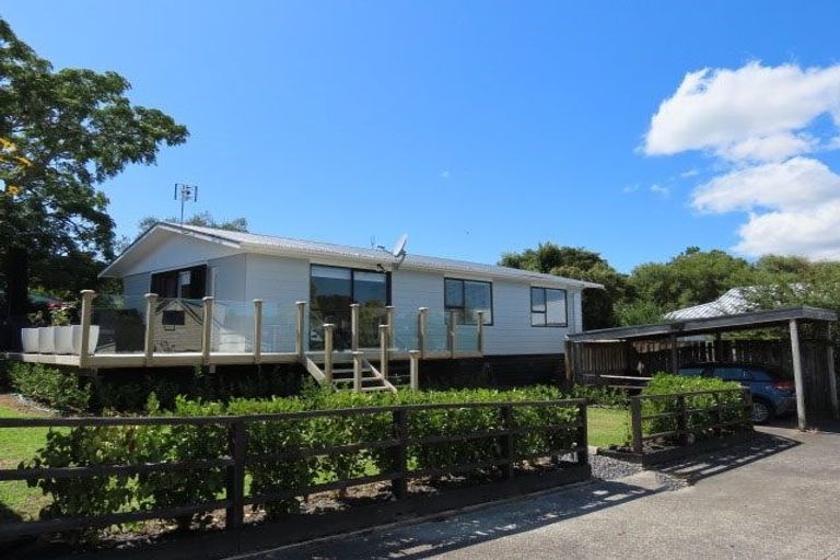 Photo of property in 1/14 Moxham Grove, Massey, Auckland, 0614