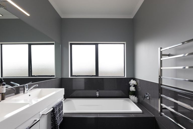 Photo of property in 37 Chestnut Close, Kelvin Grove, Palmerston North, 4414