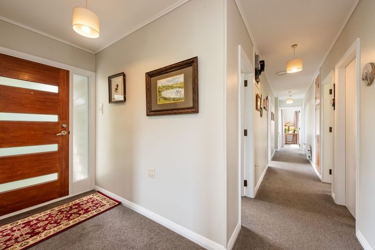 Photo of property in 22 Raroa Terrace, Tawa, Wellington, 5028