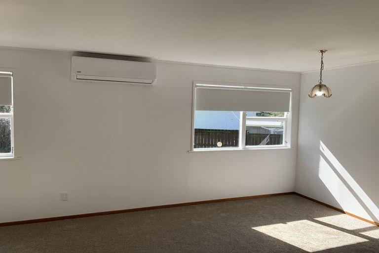 Photo of property in 46 Castleford Street, Green Bay, Auckland, 0604