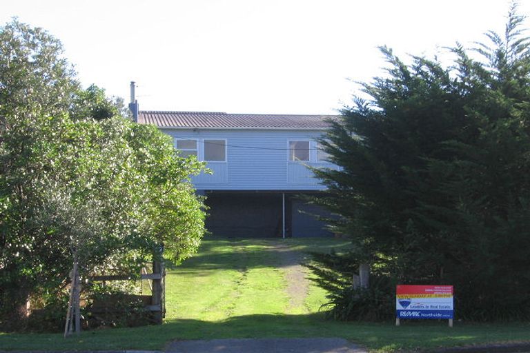 Photo of property in 17 Tutere Street, Waikanae Beach, Waikanae, 5036
