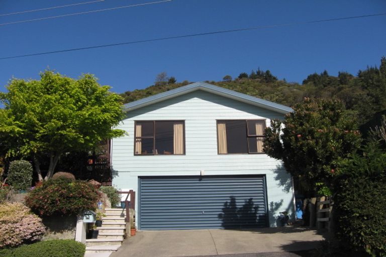 Photo of property in 99 Milton Terrace, Picton, 7220