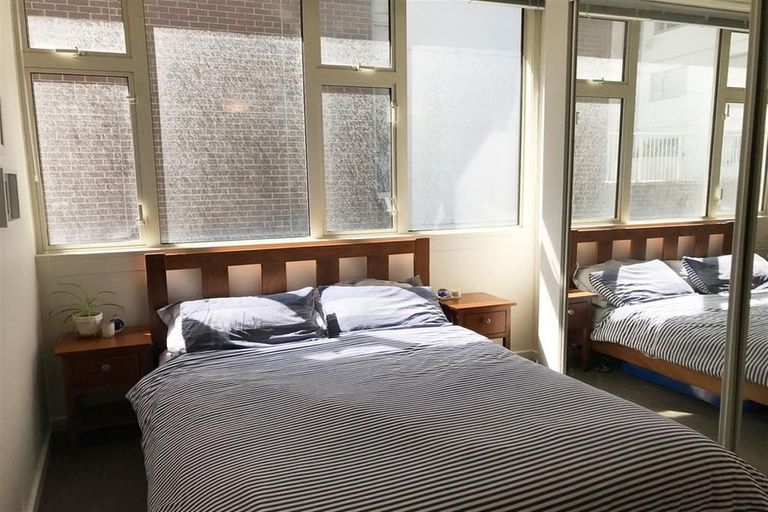 Photo of property in De Vere Apartments, 10/23 Tennyson Street, Te Aro, Wellington, 6011