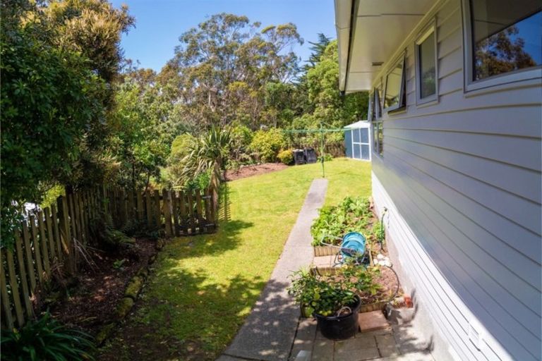 Photo of property in 5 Quinn Grove, Ranui, Porirua, 5024