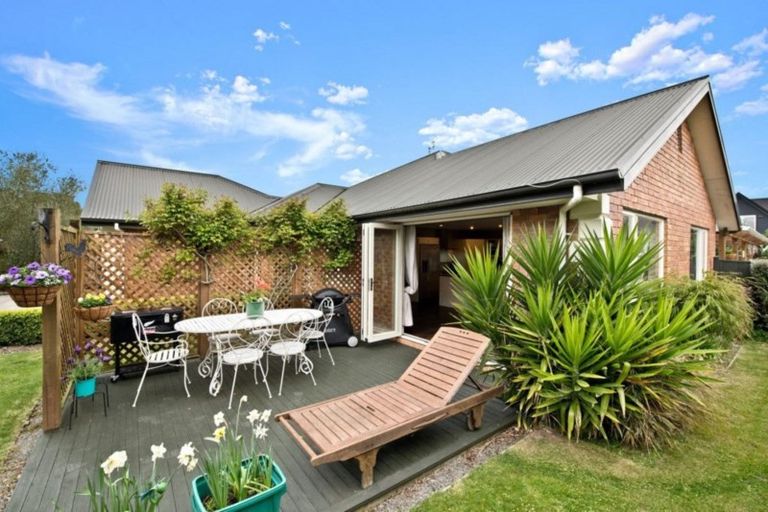 Photo of property in 7a Sequoia Place, Parklands, Christchurch, 8083