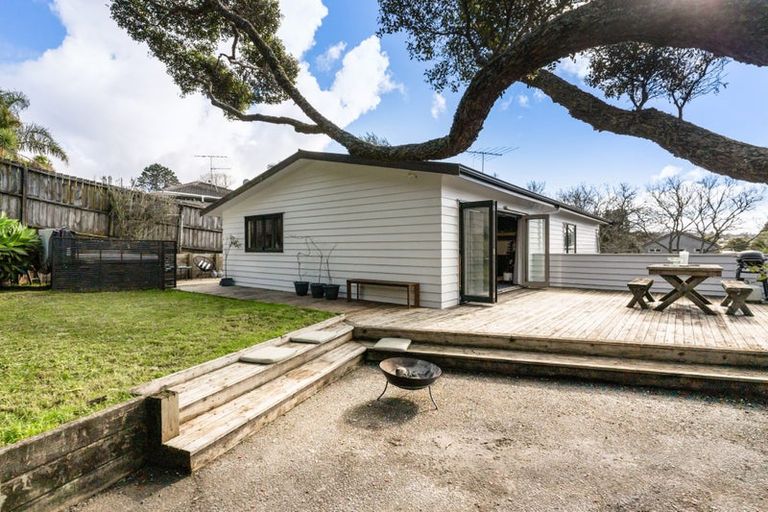 Photo of property in 13 Beaudine Avenue, Glenfield, Auckland, 0629