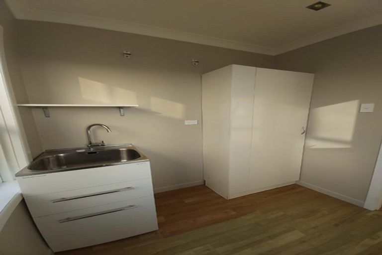 Photo of property in 4 Hamblyn Street, Strandon, New Plymouth, 4312