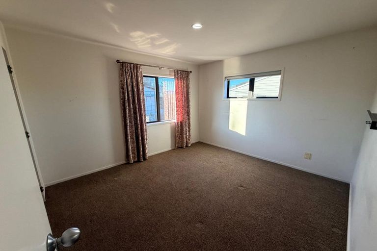 Photo of property in 8/36 West Coast Road, Glen Eden, Auckland, 0602
