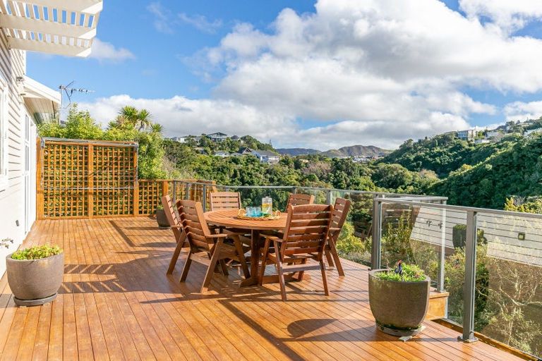 Photo of property in 16 Narbada Crescent, Khandallah, Wellington, 6035