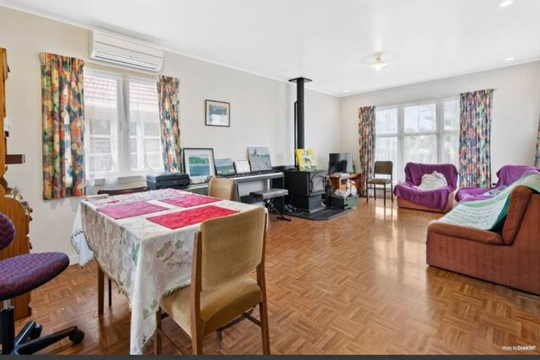 Photo of property in 23 Toru Street, Te Atatu Peninsula, Auckland, 0610