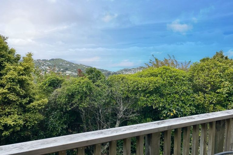 Photo of property in 16 Downing Street, Crofton Downs, Wellington, 6035