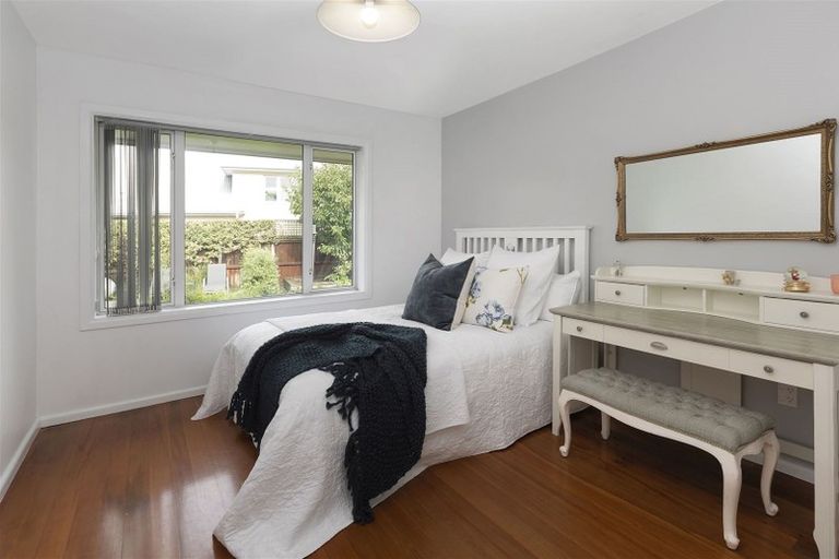 Photo of property in 8 Ladbrokes Place, Fendalton, Christchurch, 8052