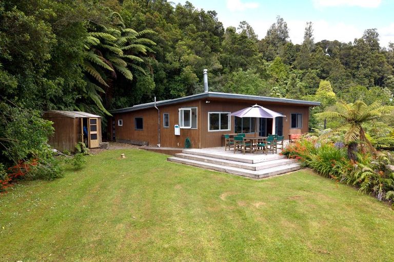 Photo of property in 11 Chingford Road, Lake Rotoma, Rotorua, 3074