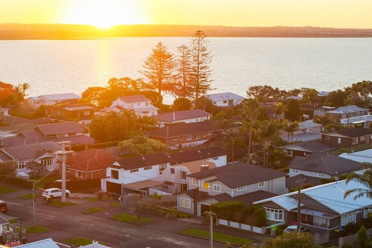 Photo of property in 27 St Michaels Avenue, Point Chevalier, Auckland, 1022