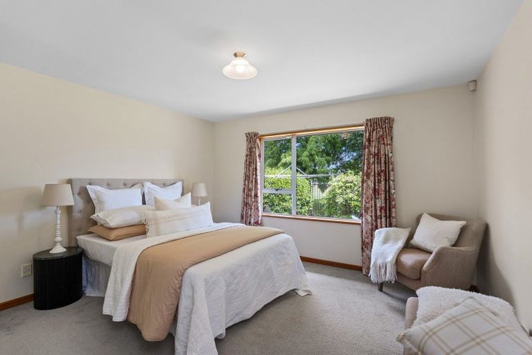 Photo of property in 2/19 Manor Place, Bryndwr, Christchurch, 8053